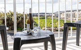 Seaside Flat With Scenic Country Views